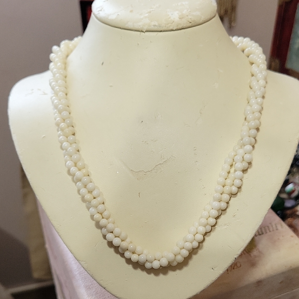 Vintage Cream Beaded Twisted Necklace